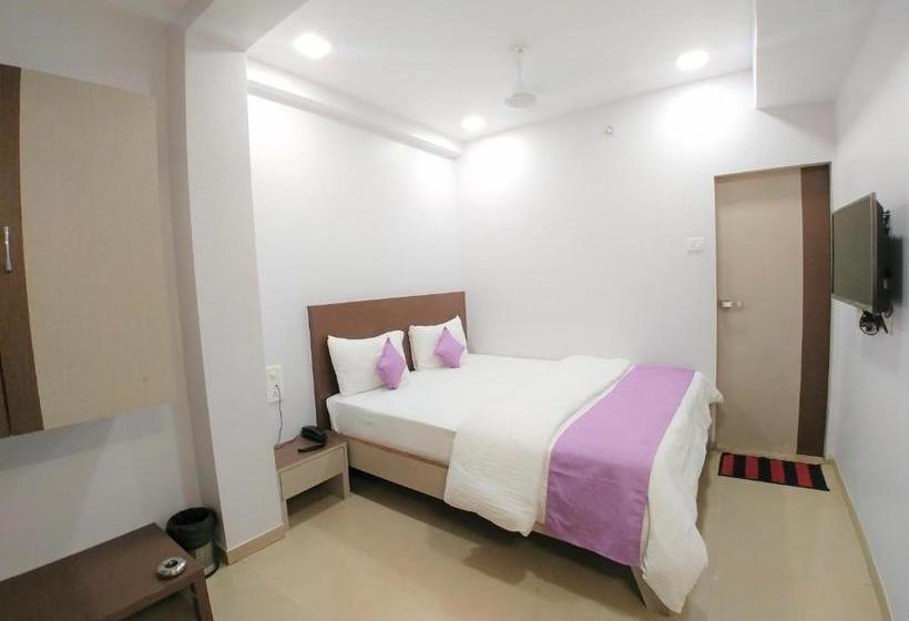 هتل Matruchhaya Near Lonavala Market Railway And Bus Station
