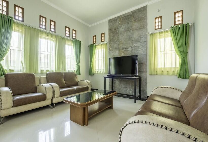 هتل Oyo 2072 Wisma Teratai