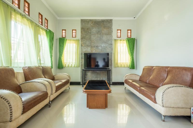 هتل Oyo 2072 Wisma Teratai