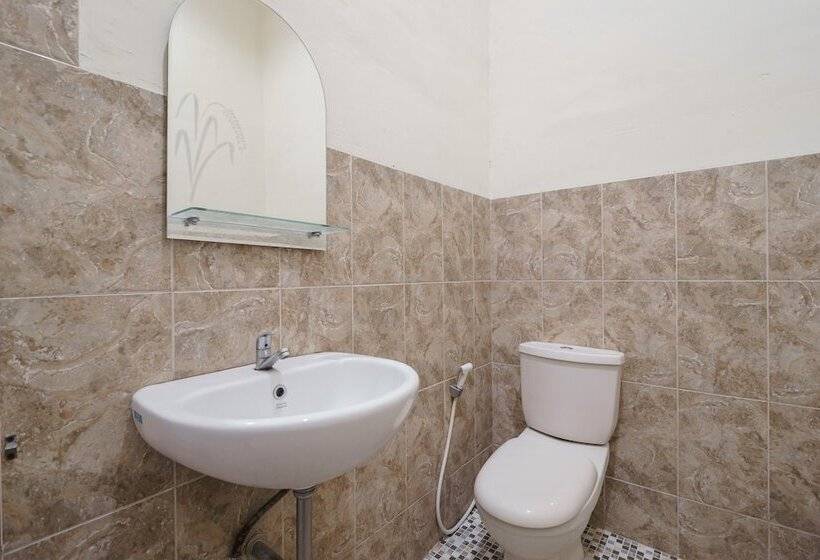 هتل Reddoorz Near Danau Toba Parapat