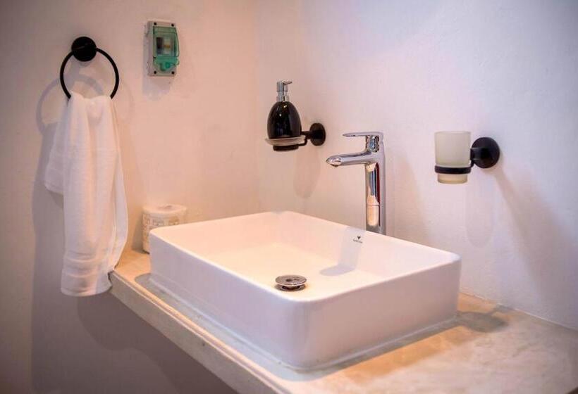 هتل Royal Palm Bacalar Cabañas & Lagoon Club