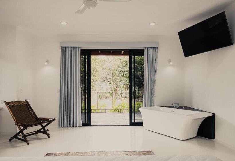 هتل Royal Palm Bacalar Cabañas & Lagoon Club