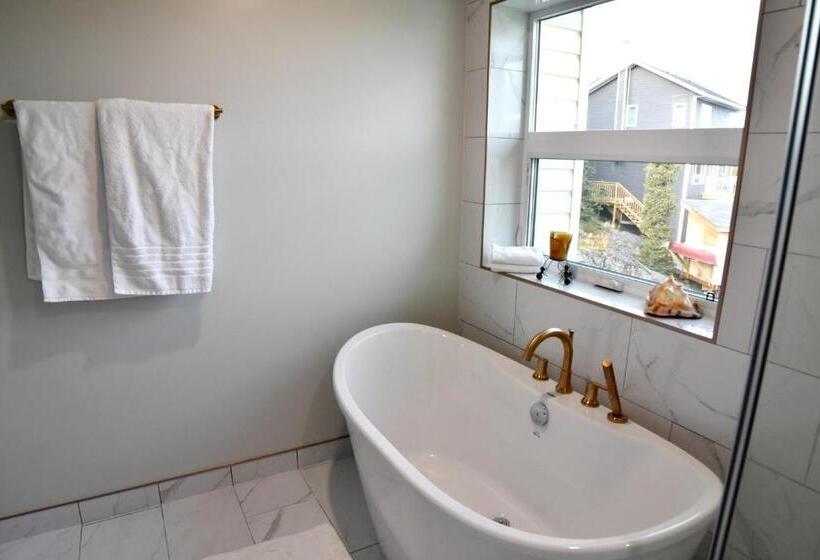 پانسیون Aurora Guest House