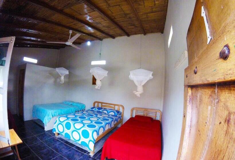 پانسیون Montañita Garden Hostal