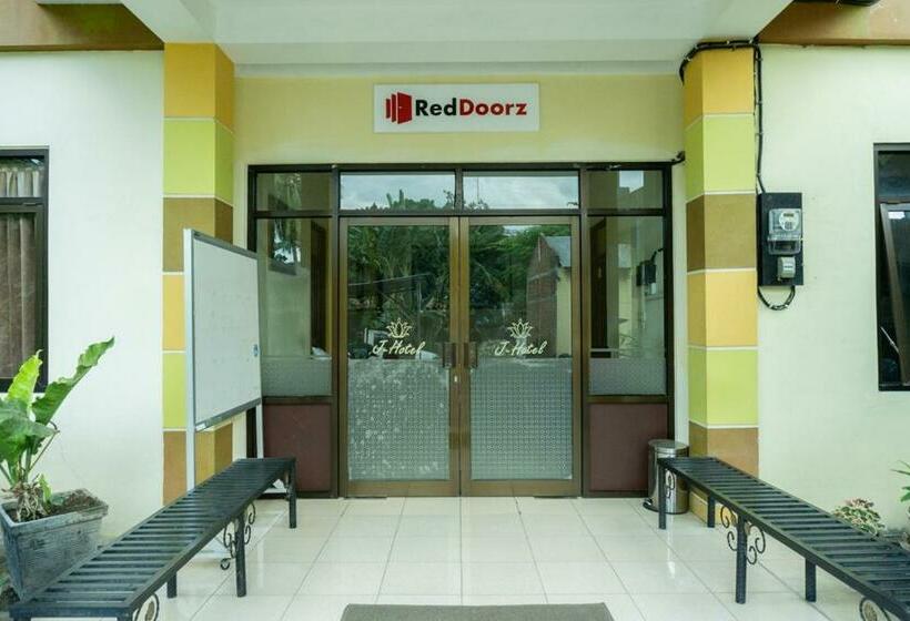 پانسیون Reddoorz @ Gatot Subroto Ende