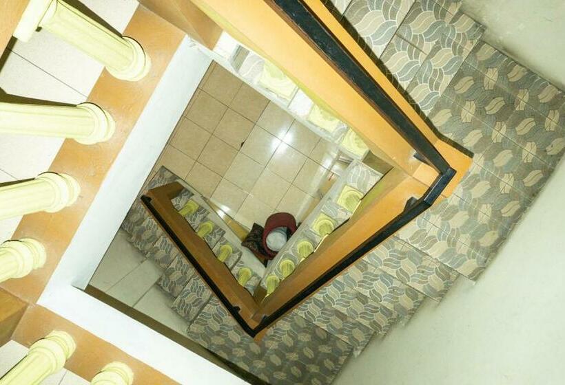 پانسیون Reddoorz @ Gatot Subroto Ende