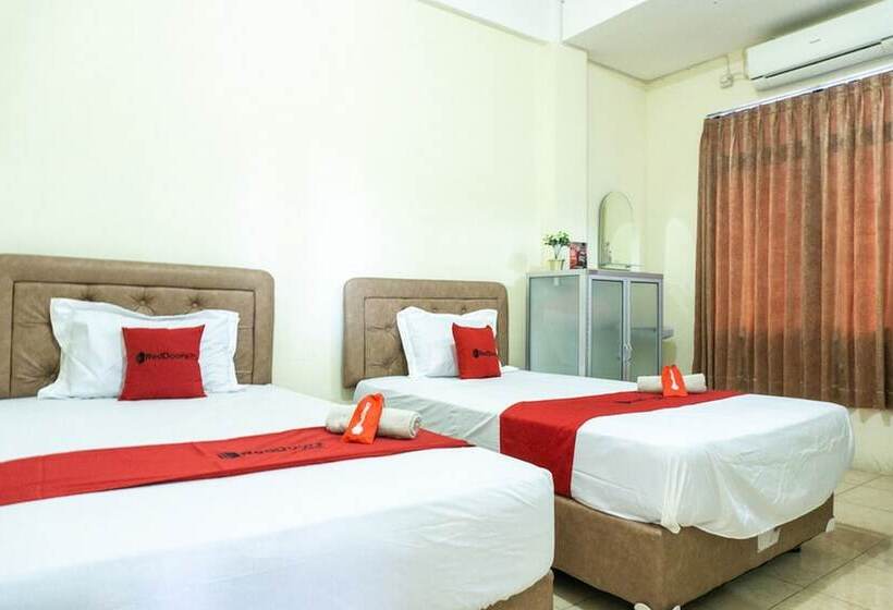 پانسیون Reddoorz @ Gatot Subroto Ende
