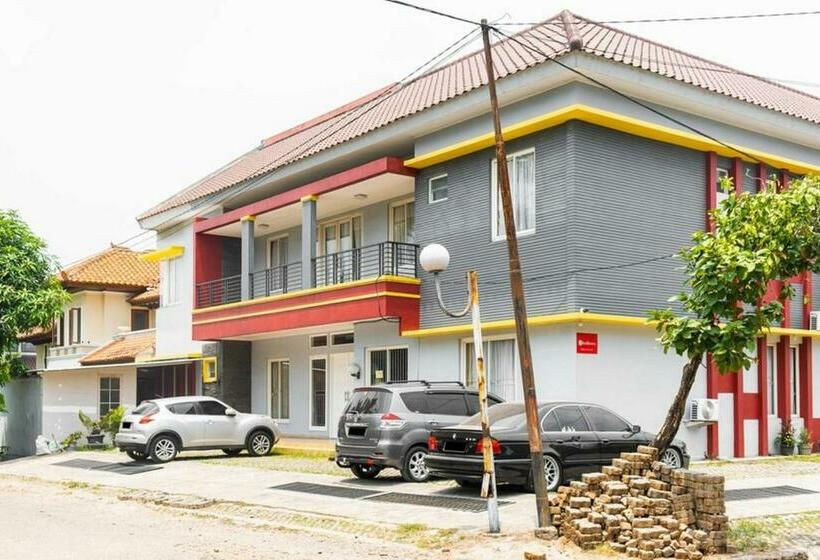Пансион Reddoorz Near Siloam Karawaci 3