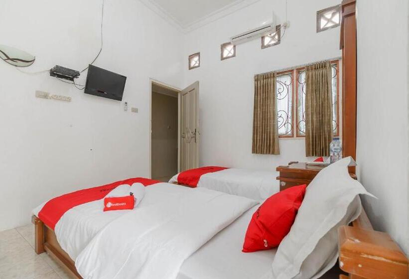 پانسیون Reddoorz Syariah Near Watervang Lubuk Linggau 2