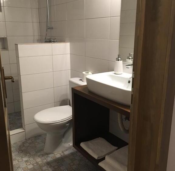 تختخواب و صبحانه Casa Karola Ház