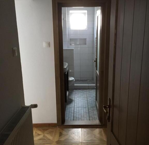 تختخواب و صبحانه Casa Karola Ház