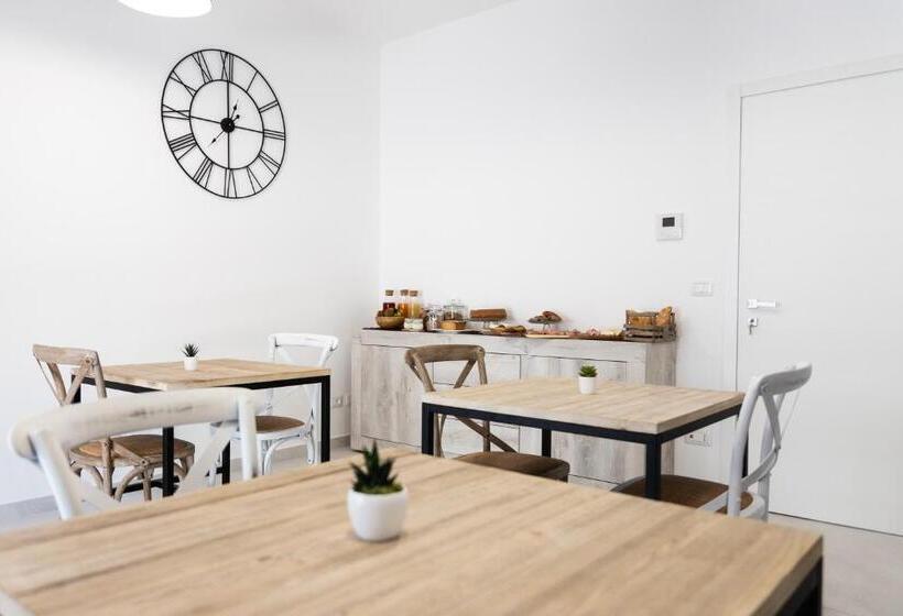 تختخواب و صبحانه Li Cetti