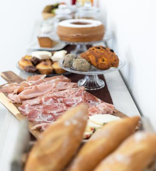 تختخواب و صبحانه Li Cetti