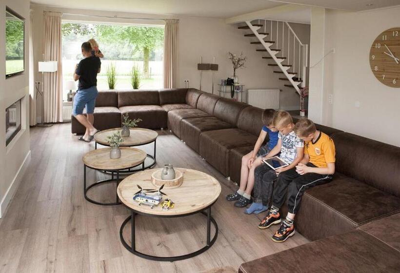 هتل Groeps Villa 24 Pers