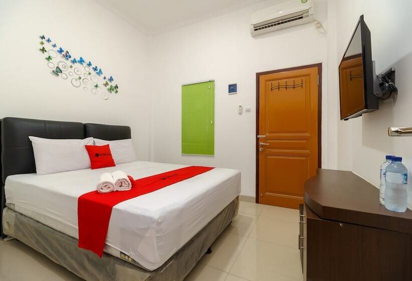 پانسیون Reddoorz Near Kejaksan Station Cirebon 2