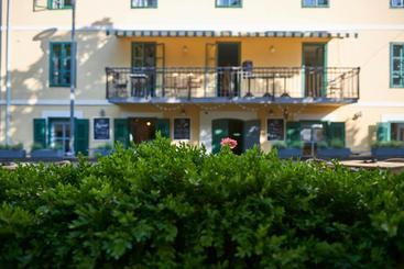 Postel Hostel