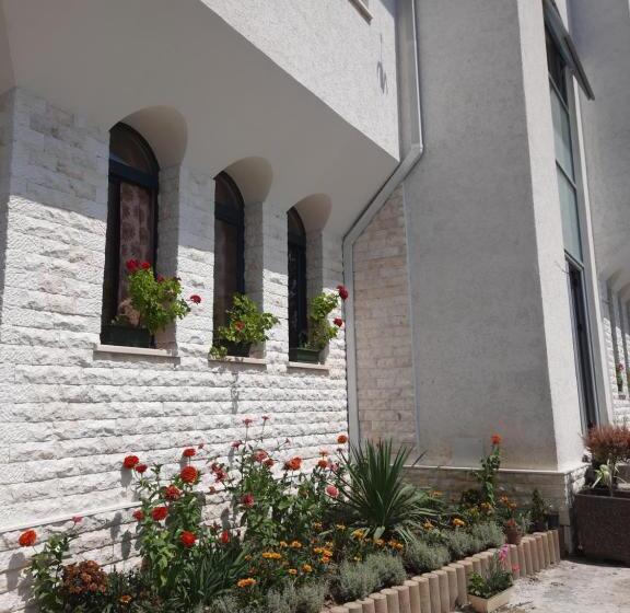 تختخواب و صبحانه Guesthouse Pelivani