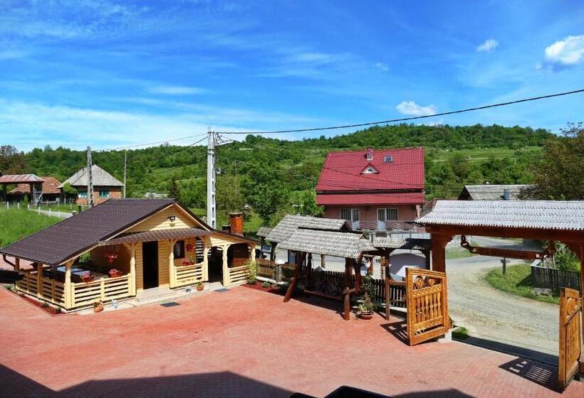 فندق Pensiunea Inima Maramureșului