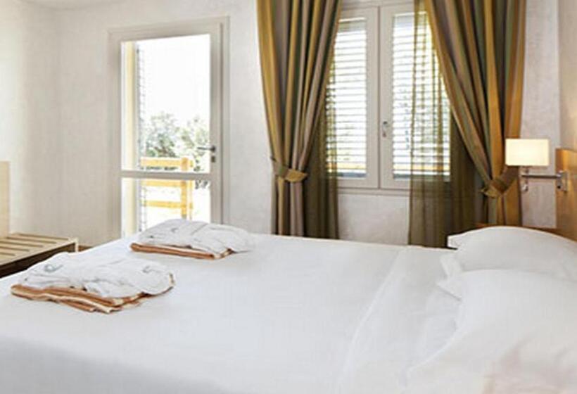 هتل Golfo Del Sole