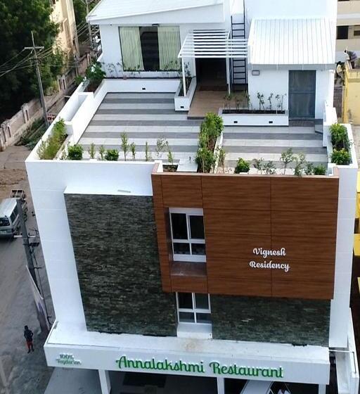 Отель Vignesh Residency
