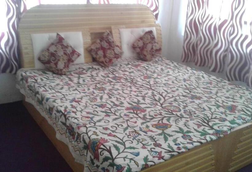 ペンション Alamdar Guest House