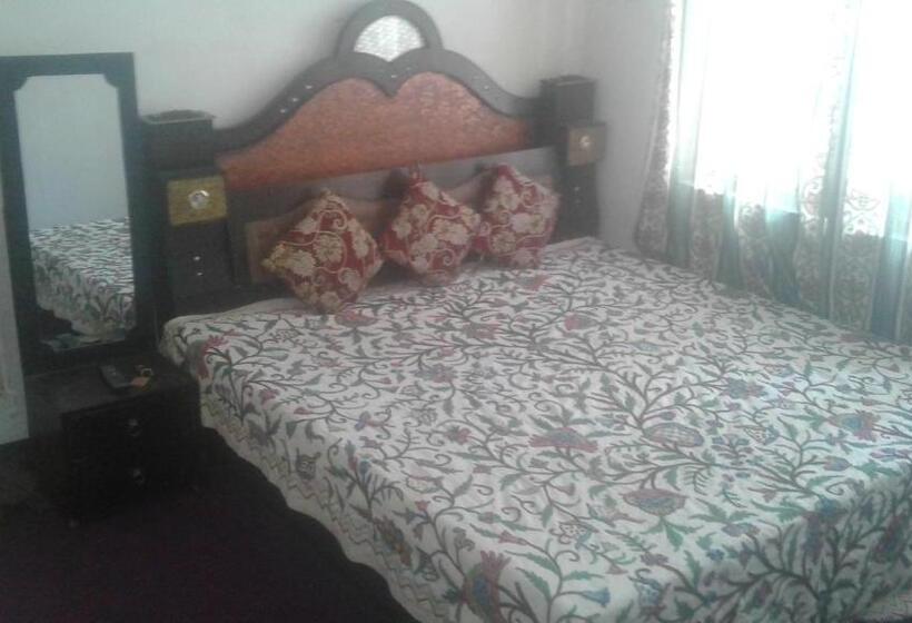 ペンション Alamdar Guest House