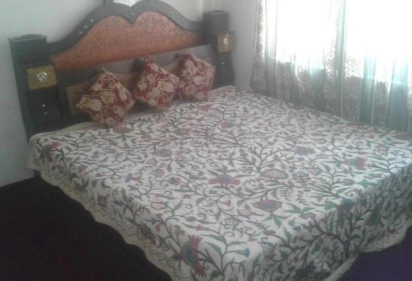 ペンション Alamdar Guest House