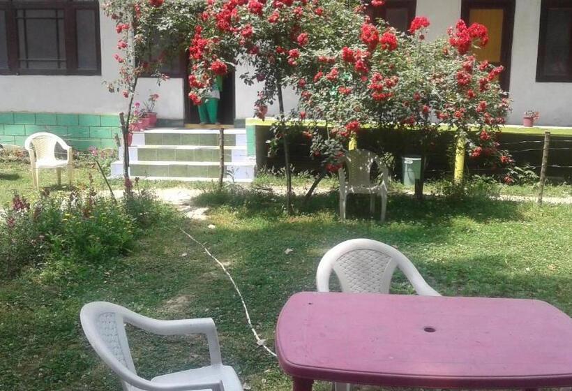 ペンション Alamdar Guest House