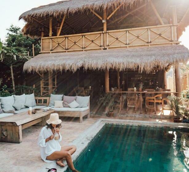 استراحتگاه Flowers & Fire Yoga Garden