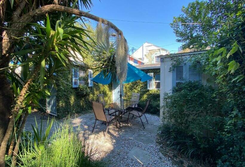 Общежитие Antonine Apartment Upper Garden District