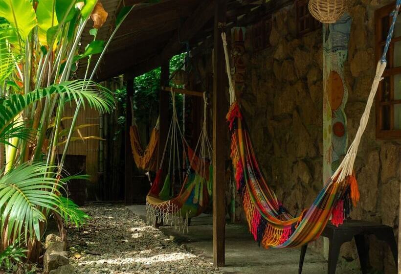 پانسیون Paradise Project Hostal