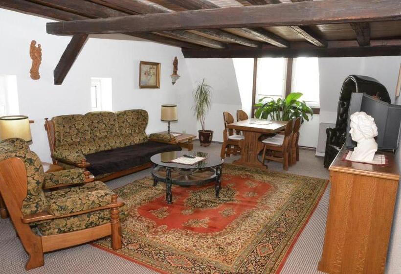 ユースホステル Weingasthof Zum Weißen Roß