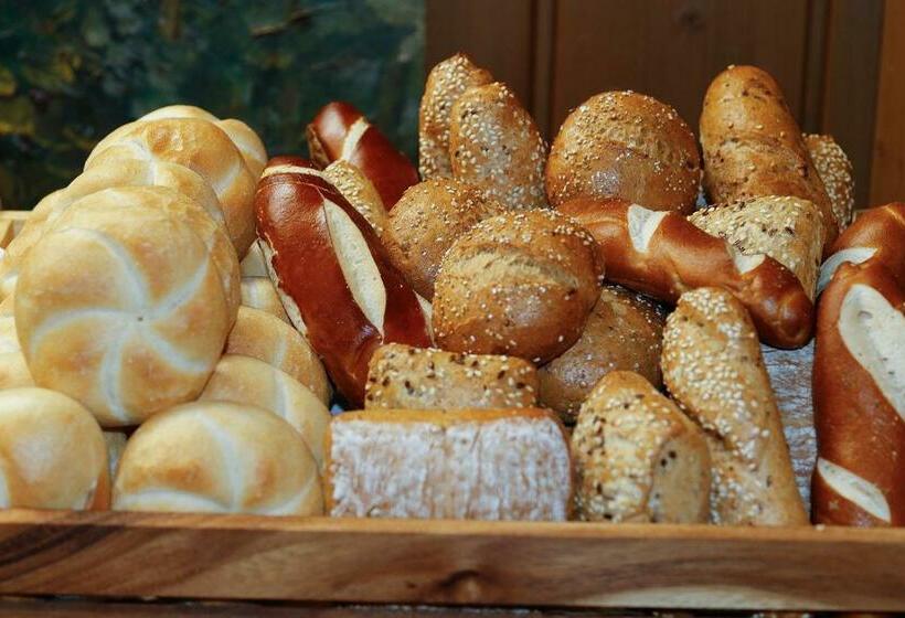 مبيت وإفطار Pension Café Maier