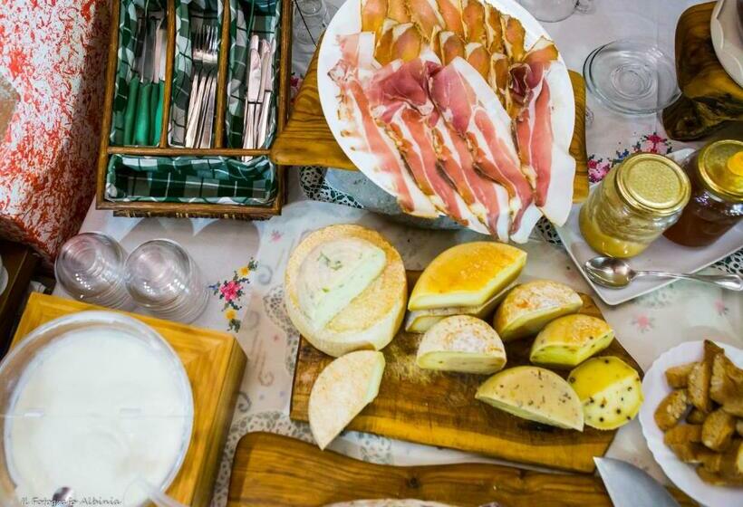 Отель Agriturismo La Valle Degli Ulivi