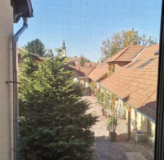 Lika Panzió Gyula