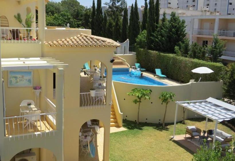 پانسیون Villa Moments Guest House