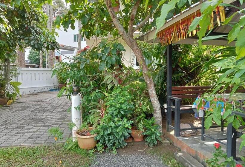 پانسیون Wattana Bungalow