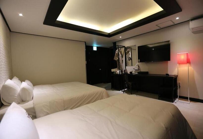 ホテル Gupo Station Almond