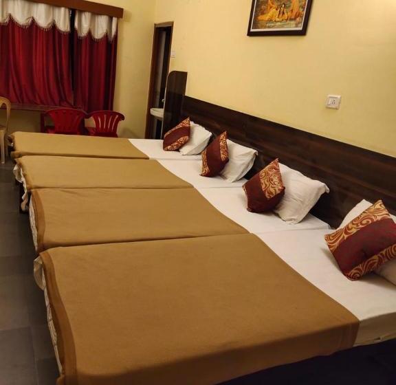 בית מלון כפרי Swathisri Residency