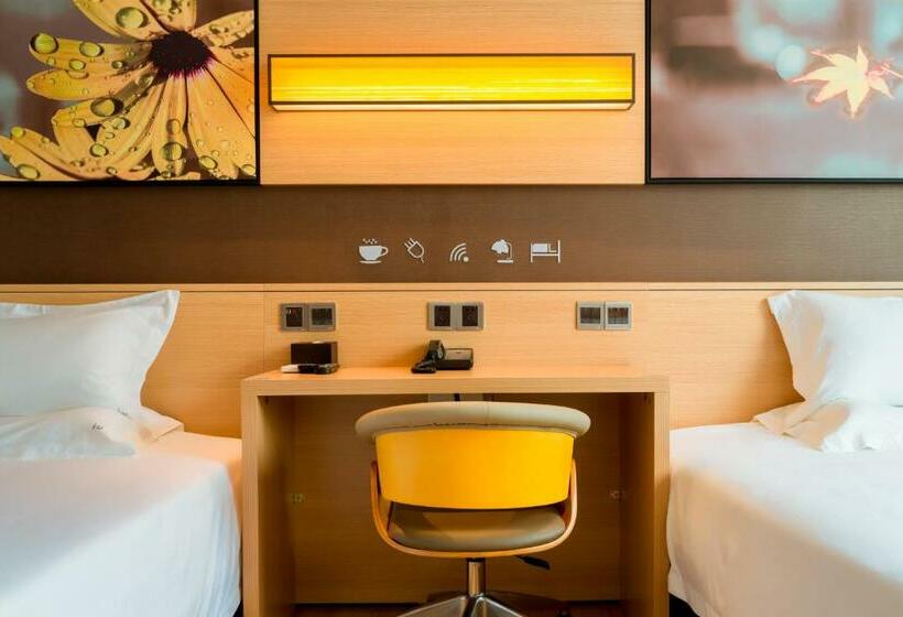 Iu Hotel Yuncheng Tiaoshan Street High Speed Rail