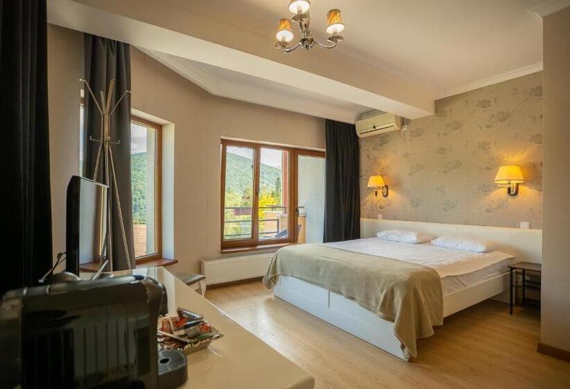 پانسیون Opus View