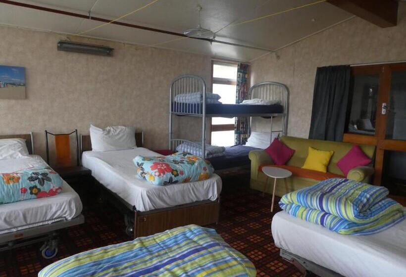 הוסטל Thomas's Catlins Lodge And Camp Ground