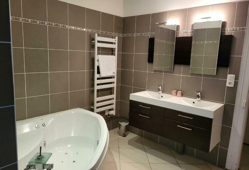 تختخواب و صبحانه Chambres D'hôtes La Petite Salamandre