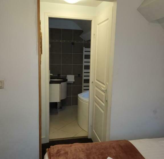 تختخواب و صبحانه Chambres D'hôtes La Petite Salamandre
