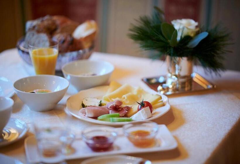 تختخواب و صبحانه Garni Schneider