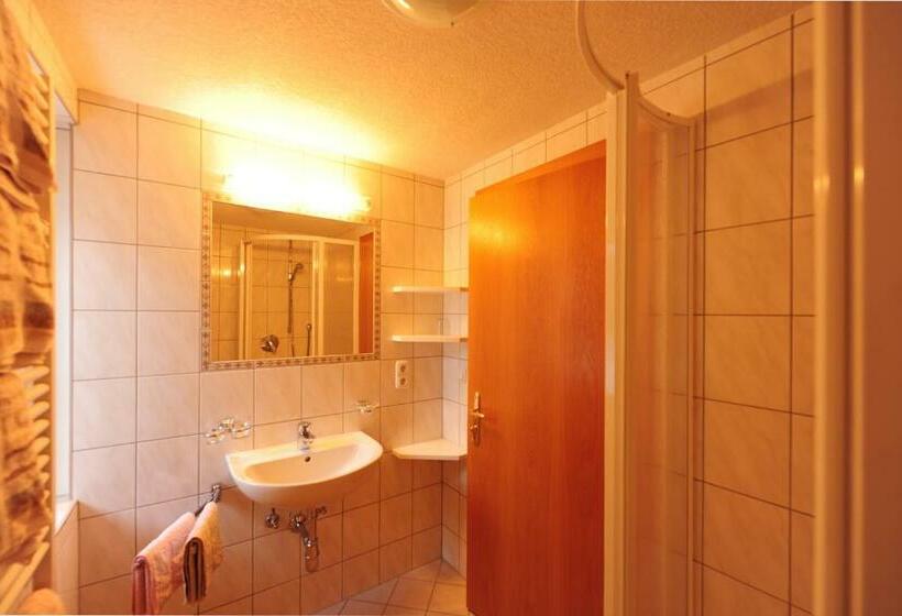 تختخواب و صبحانه Haus Enzian