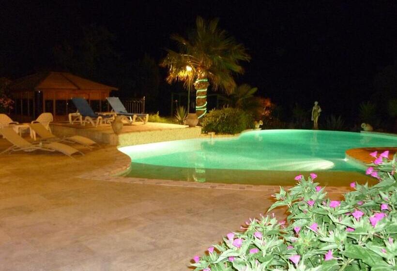 تختخواب و صبحانه Mas De La Montille