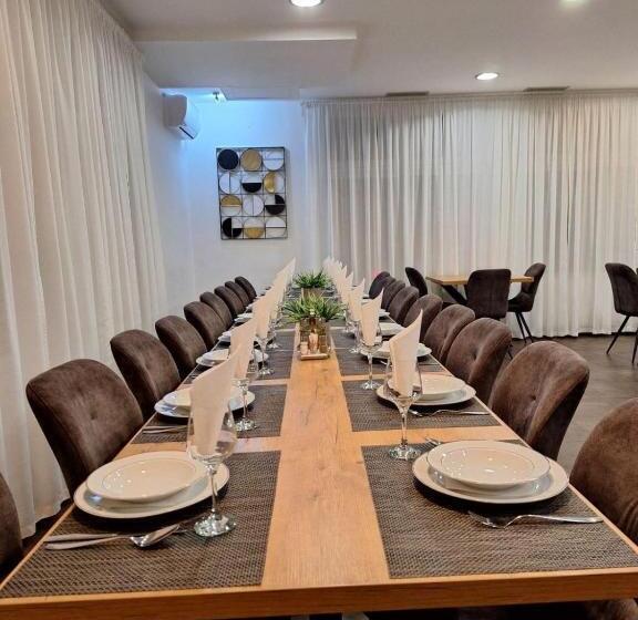 مبيت وإفطار Pansion Komfor Fitea