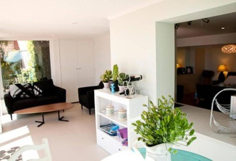 تختخواب و صبحانه The Cashmere Bothy