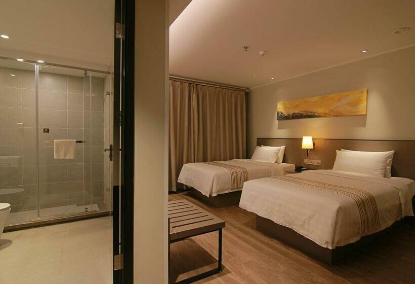 هتل Home Inn Plus Lanzhou Zhangye Road Pedestrain Street